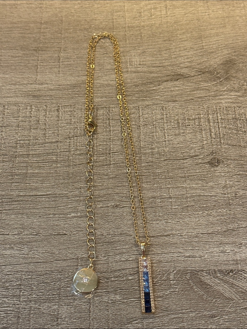 Vince Camuto blue ombré necklace w/ pouch BRAND NEW 💙 - Picture 3 of 4